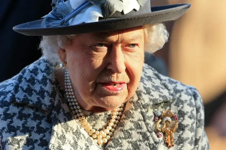 La reina Isabel II ha cancelado el tradicional almuerzo prenavideño que ofrece a numerosos miembros de su familia como medida de precaución.