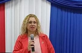 La nueva directora de la Región Sanitaria de Paraguarí, Dra. Auria Celeste Villalba Salinas, quien asumió esta mañana.