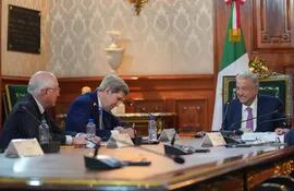 López Obrador destaca encuentro "amistoso, necesario y benéfico" con Kerry