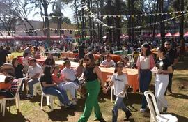 La Comilona de Teletón se desarrolla este domingo en el predio de la Gobernación de Alto Paraná.