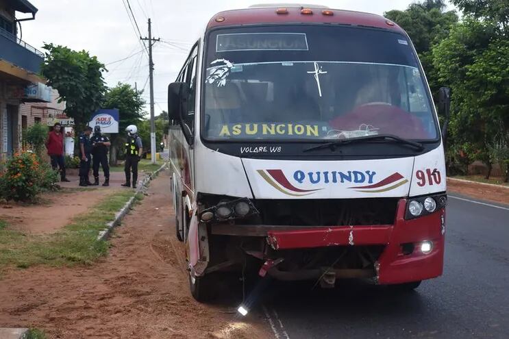 La unidad de Transporte El Tara que se vio involucrada en el accidente fatal en Yaguarón