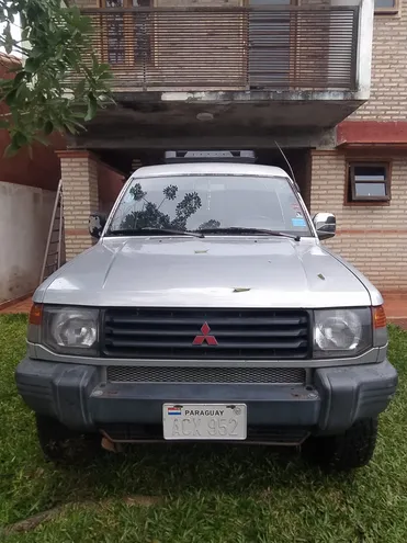 Camioneta Mitsubishi Montero, modelo 1995, denunciada como robada en la tarde del pasado lunes en el barrio Mariscal José Félix Estigarribia de Asunción.