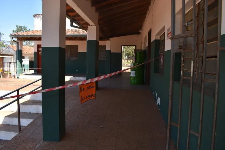 Todo un pabellón se encuentra clausurado en la Escuela Municipal Nº 14 Santa Teresa del barrio Espíritu Santo de la zona de Barcequillo de San Lorenzo.