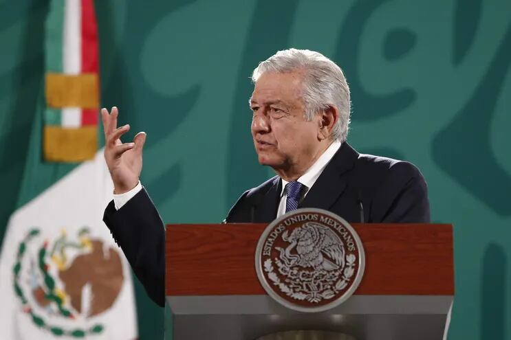 El mandatario mexicano Andrés Manuel López Obrador, habla durante una rueda de prensa matutina en Palacio Nacional. (EFE/José Méndez)