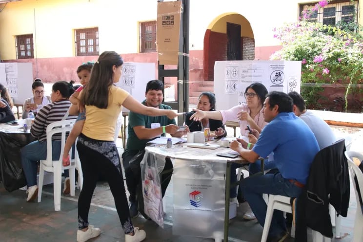 Elecciones Municipales Complementarias se realizan en 13 distritos de la República del Paraguay.