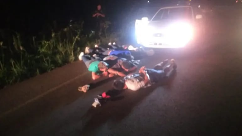 La Policía Nacional detuvo a cinco personas tras una persecución realizada en el distrito de San Pedro del Paraná.