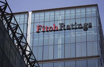 La calificadora de riesgo Fitch Ratings comunicó su decisión de mantener la calificación crediticia del Paraguay.