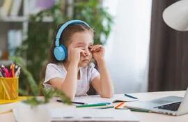 Según un estudio, muchos niños se sienten ridículos en las clases virtuales.