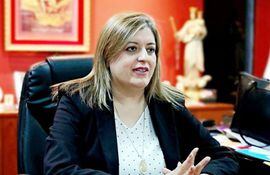 Sandra Quiñónez prometió enviar informes a la legisladora.