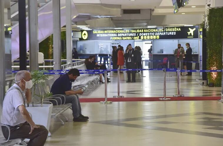 El aeropuerto Silvio Pettirossi volvió a abrir sus puertas a los vuelos comerciales el 21 de octubre pasado, en medio de críticas al protocolo sanitario dispuesto.