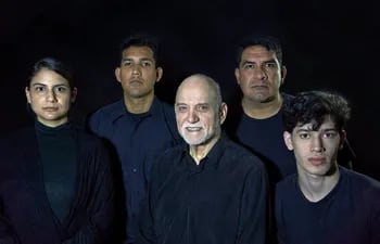 Gabriela Báez, Victor Leiva, Agustín Núñez, Koki Delvalle y Víctor Calcagno están a cargo de la obra "Añamemby", que sube a escena en Espacio E.