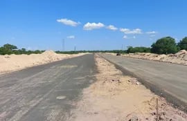 Refulado del futuro camino de acceso al puente Héroes del Chaco, de casi 5 kilómetros