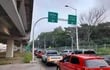 Las vías alternativas del corredor vial Botánico para acceder a avenidas de ingreso a la Capital están "cargadas" de vehículos.