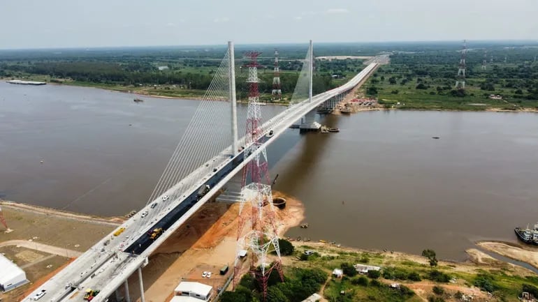 El MOPC ya acumuló una deuda de US$ 50 millones por el puente Héroes del Chaco. La cartera está auditando los compromisos pendientes.