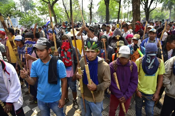 Con lanzas, varas y flechas, los indígenas habían protestado contra la llamada "ley Zavala".