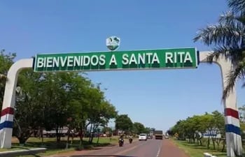 Principal acceso a Santa Rita que ayer cumplió 31 años como distrito.