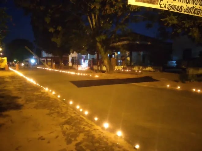 Con la utilización de 2.000 candiles hecho de apepu, grasa vacuna, y antorchas, realizaron la luminaria alrededor de plaza Mariscal Estigarribia y frente al Torreón Jesuítico.
