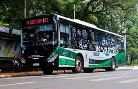 El pasaje en los buses municipales cuestan G. 5.000 desde este lunes.