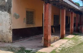 Uno de los bloques  clausurados y con peligro de derrumbe en el Colegio Nacional de Cerrito (Benjamín Aceval).
