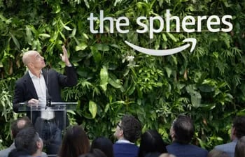 Jeff Bezos habla en la inaguración de Amazon Spheres, en Seattle, Washington.