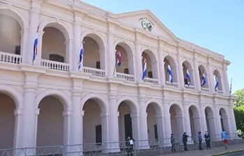 El Centro Cultural de la República El Cabildo reabrirá este domingo sus puertas, tras el incendio que sufrió el 24 de diciembre de 2020. El espacio cultural, dependiente del Congreso Nacional, cumple 19 años.