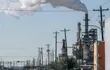 Una refinería de petróleo en Houston, Texas. Los precios del crudo se siguen disparando por la crisis Ucrania-Rusia.
