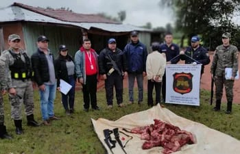 Este procedimiento fue realizado en una vivienda particular del distrito de Yrybucua donde se recuperó varios kilos de carne y otras evidencias