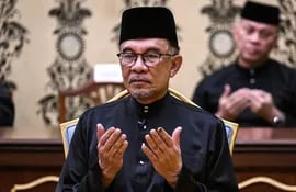 Anwar Ibrahim, orando.