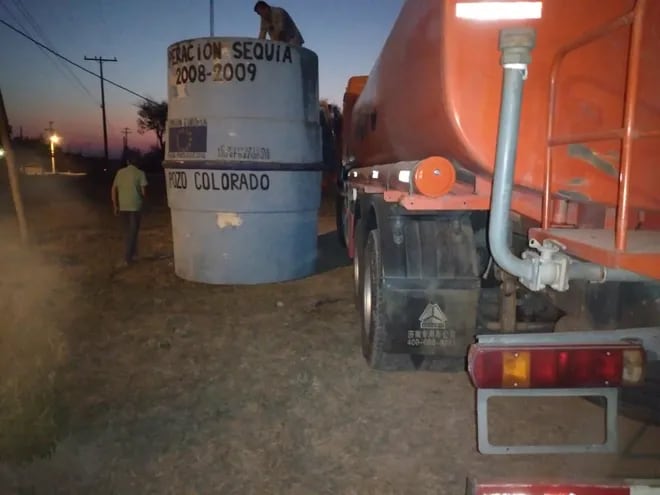 Gentileza. MOPC distribuyó agua desde camiones cisternas.