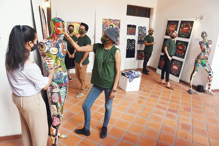 En la Manzana de la Rivera se mostró por un día las obras de arte creadas por los distintos integrantes del colectivo “BatallArte”.