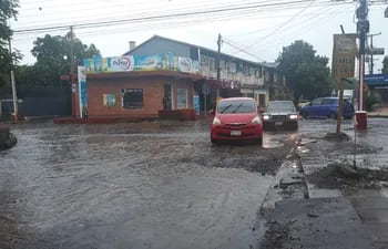 Las calles Campo Jordán y San Isidro, de San Lorenzo son un peligro para los transeúntes debido a los baches que en día de lluvia están "camuflados".