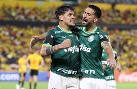 Gustavo Gómez y Luan forman la dupla defensiva del Palmeiras, que buscará sumar hoy otro festejo.