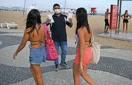 Copacabana, Río de Janeiro. La ciudad se despide de las mascarillas.