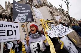 Las dos audiencias para decidir si Julian Assange puede volver a recurrir su caso en el Reino Unido o si en cambio debe ser extraditado a Estados Unidos empezaron este martes en el Tribunal Superior de Londres.