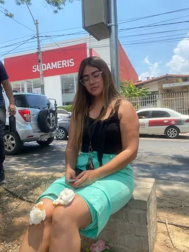 Adriana Caballero periodista víctima de asalto a plena luz del día en inmediaciones de la intersección de Brasilia y Sargento Gauto.