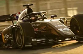 El monoplaza de PHM Racing que conduce Joshua Duerksen en los test de la Fórmula 2 en el circuito de Yas Marina, Emiratos Árabes Unidos.