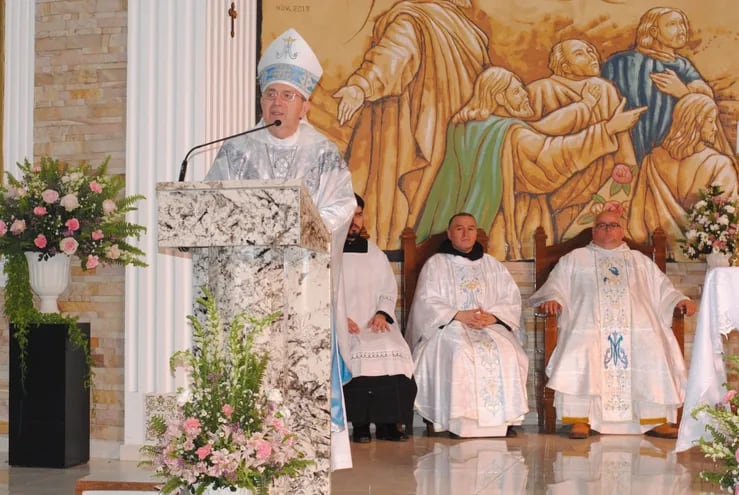Monseñor Guillermo Steckling celebró la misa en honor a Nuestra Señora de la Asunción, en Hernandarias.