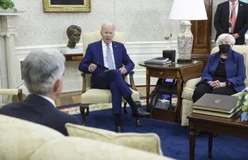 El presidente de los Estados Unidos, Joe Biden, y la secretaria del Tesoro de los Estados Unidos, Janet Yellen, tiene prohibido el ingreso a Rusia.