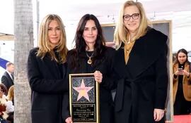 ¡Siempre Friends! Jennifer Aniston,Courteney Cox y Lisa Kudrow, en el Paseo de la Fama de Hollywood.