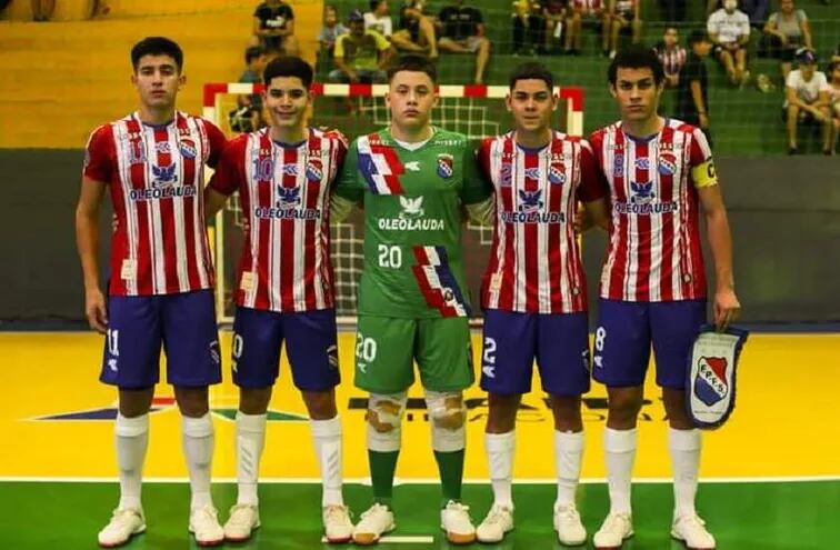 Cinco titular de la Selección Paraguaya C15, que marcha invicta tras la fase de grupos del certamen ecuménico. Los albirrojitos esperan rival en la fase de cuartos.