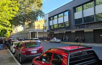Edificio "Plaza 600", donde funcionan oficinas del Indert, quedó clausurado temporalmente para intervención del Ministerio Público tras denuncias de corrupción.