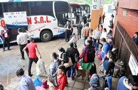 Unos 800 buses salen diariamente de la Terminal de Asunción y cada unidad será desinfectada antes de ir a su lugar de destino para evitar dispersión del dengue, informaron desde Salud.