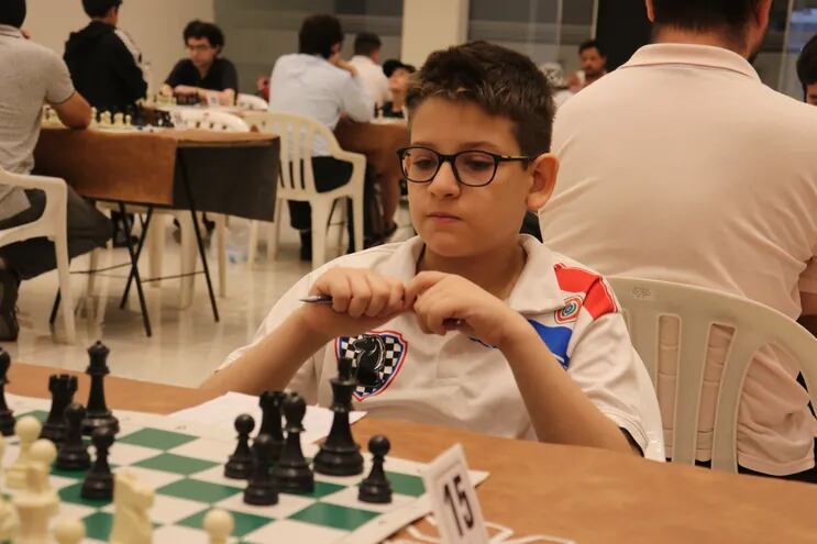 El ajedrecista compatriota Enzo Viñales obtuvo este jueves el título de Campeón del Mundo Sub 11 de ajedrez, en el certamen juvenil que se celebra en Lima, Perú.