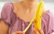 La acidez estomacal es una sensación desagradable que puede ser causada por diversas razones, desde una digestión pesada hasta cambios hormonales. Las bananas son conocidas por ser efectivas en la prevención de la acidez.