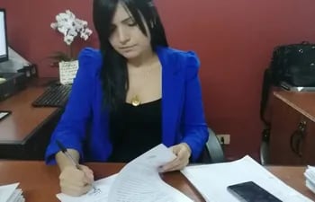 La fiscala Fátima Girala, Unidad de Trata de Personas y Antisecuestro, reconoció estar afiliada a la Asociación Nacional Republicana (ANR).