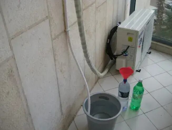 Reutilización de agua del acondicionador de aire.