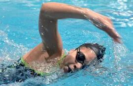 deportes-maria-jose-arrua-villagra-16-es-integrante-del-seleccionado-nacional-de-natacion-que-competira-en-el-world-junior-championship-campeonato-02040000000-1342513.jpg