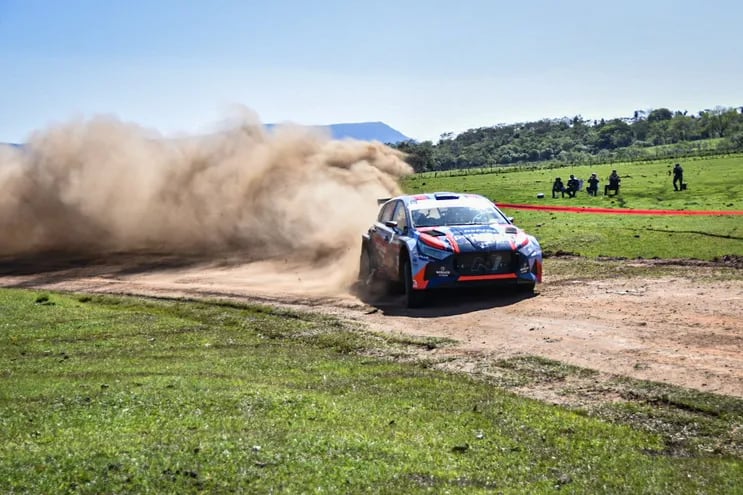 El Hyundai i20 N Rally 2 de Fabrizio Zaldívar en el Rally del Guairá, la sexta fecha del Campeonato Nacional de Rally 2023.