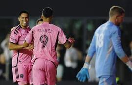 El paraguayo Diego Gómez (i), futbolista del Inter Miami, celebra un gol en el partido ante Real Salt Lake por la primera jornada de la Major League Soccer.