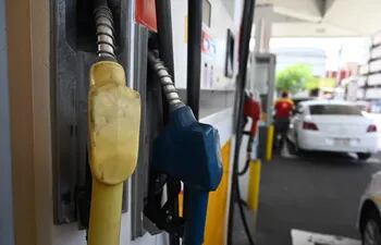 Los servicentros privados subieron los precios de los combustibles entre G. 300 y G. 600 por litro.